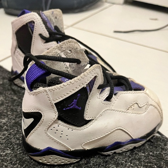 Jordan sneakers - Picture 2 of 4